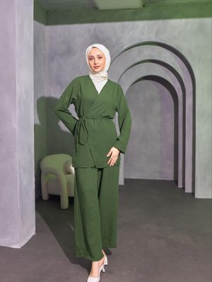 Zümrüt Çapraz Baglamalı Keten Kimono Takım Zümrüt Çapraz Baglamalı Keten Kimono Takım