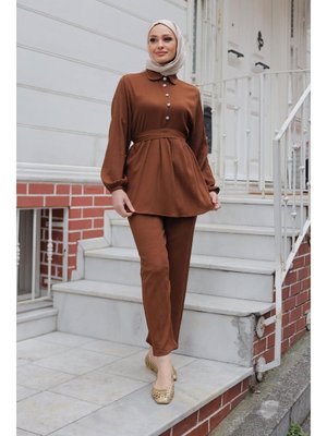 Kahverengi Taş Düğme Detaylı Takım