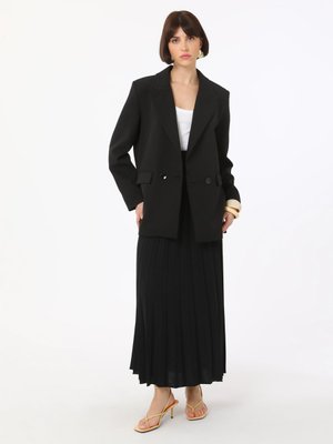 Siyah Kruvaze Kapamalı Blazer Ceket