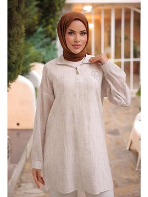 Krem Yarım Fermuarlı Yaka Logo Baskılı Tunik