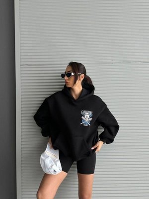 Siyah Şapkalı Üç İplik Şardonlu Oversize Kalıp Desenli Sweatshirt Siyah Şapkalı Üç İplik Şardonlu Oversize Kalıp Desenli Sweatshirt
