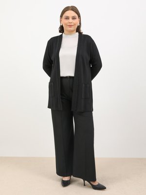 Siyah Kısa Boy Bayan Hırka