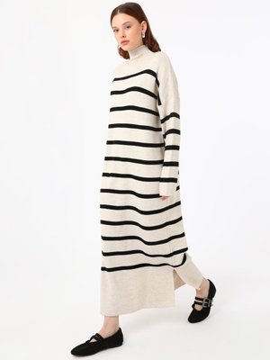 Çizgi Detaylı Balıkçı Yaka Triko Elbise Taş