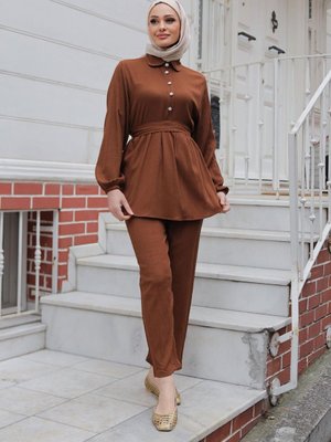 Kahverengi Taş Düğme Detaylı Takım