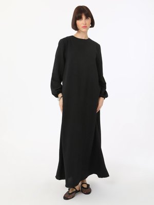 Siyah Yumuşak Tuşeli Elbise