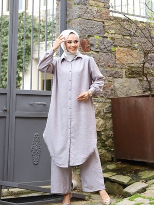 Gri Yazlık Gömlek Yaka Ve Önü Düğmeli Keten Kumaş Uzun Tunik,pantalon İkili Takım Gri Yazlık Gömlek Yaka Ve Önü Düğmeli Keten Kumaş Uzun Tunik,pantalon İkili Takım