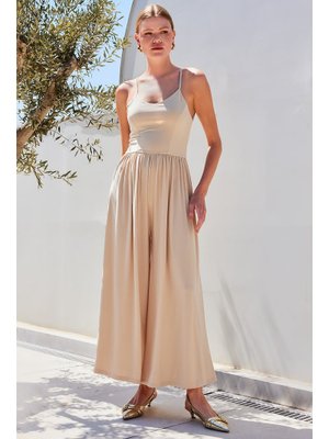 Bej Bol Paça Askılı Tulum Bej Bol Paça Askılı Tulum