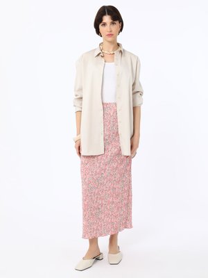 Pembe Çiçek Desenli Etek Pembe Çiçek Desenli Etek