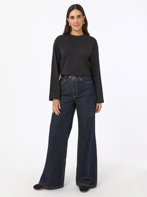 Siyah Pamuklu Oversize Örme Tişört Siyah Pamuklu Oversize Örme Tişört