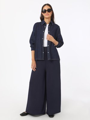 Viskon Kumaştan Beli Lastikli Pantolon Lacivert Viskon Kumaştan Beli Lastikli Pantolon Lacivert