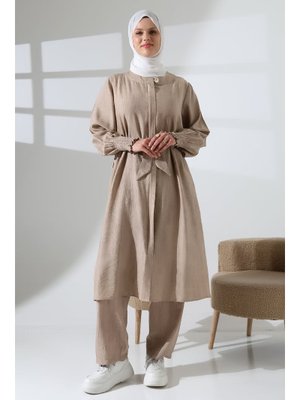 Bej Gizli Fermuarlı Yandan Yırtmaçlı Gipeli Hac Umre Kıyafeti İkili Takım Bej Gizli Fermuarlı Yandan Yırtmaçlı Gipeli Hac Umre Kıyafeti İkili Takım