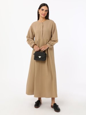 Bej Keten Karışımlı Önü Pat Detaylı Elbise Bej Keten Karışımlı Önü Pat Detaylı Elbise