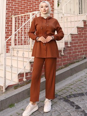 Kahverengi Ribana Detaylı Takım – Hoodie Ve Pantolon 2'li Kombin