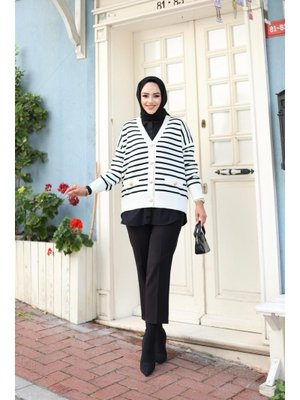 Düğmeli Çizgili Triko Hırka