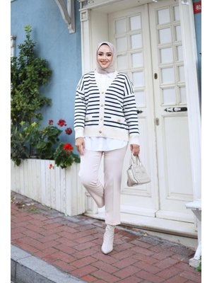 Düğmeli Çizgili Triko Hırka