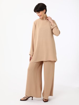 Bej Aerobin Tunik Pantolon İkili Takım