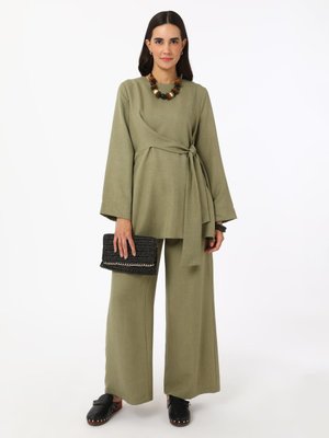 Haki Bağlama Detaylı Tunik Pantolon İkili Takım