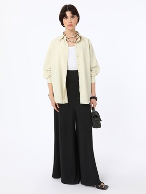 Siyah Viskon Kumaştan Beli Lastikli Pantolon Siyah Viskon Kumaştan Beli Lastikli Pantolon