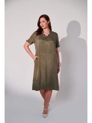 Haki Büyük Beden Ön Kısmı Aksesuar Detaylı Elbise