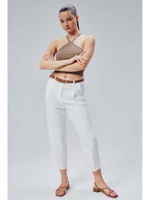 Beyaz Kemerli Havuç Kesim Pantolon