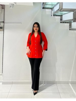 Kırmızı Büyük Beden Yaka Da Aksesuar Detaylı Ve Kendinden Kemerli Gömlek