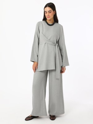Gri Bağlama Detaylı Tunik Pantolon İkili Takım Gri Bağlama Detaylı Tunik Pantolon İkili Takım