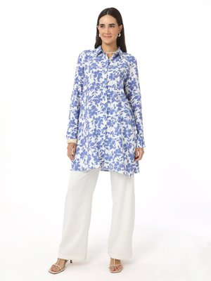 Mavi Desenli Düğme Detaylı Çiçek Baskılı Vual Tunik