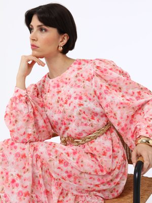 Desenli Elbise Pembe Çiçek Desen Desenli Elbise Pembe Çiçek Desen