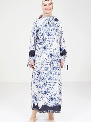 Lacivert Beyaz Batik Desenli Elbise