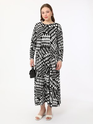 Büyük Beden Desenli Örme Elbise Siyah Beyaz Büyük Beden Desenli Örme Elbise Siyah Beyaz