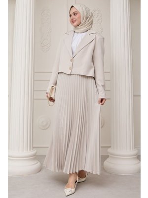 İki Düğmeli Ceketli Piliseli Etekli Taş Takım