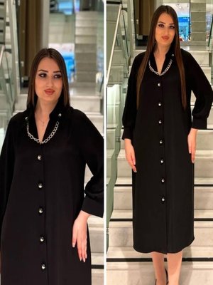 Siyah Büyük Beden Yaka Zincir Aksesuar Detaylı Elbise