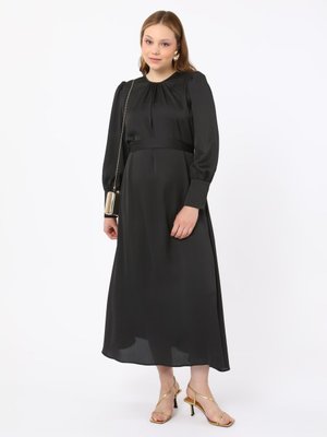 Büyük Beden Elbise Siyah Büyük Beden Elbise Siyah