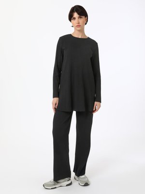 Siyah Ribanalı İkili Takım