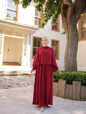 Bordo Yakalı Pelerinli Elbise