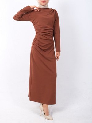 Taba Kayık Yaka Yandan Drapeli Örme Krep Elbise Taba Kayık Yaka Yandan Drapeli Örme Krep Elbise