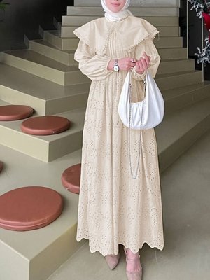 Bej Pelerin Yaka Dantel Detaylı Elbise