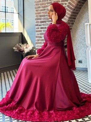 Bordo Eteği Ve Kolları Gül Detaylı Saten Abiye Elbise Bordo Eteği Ve Kolları Gül Detaylı Saten Abiye Elbise