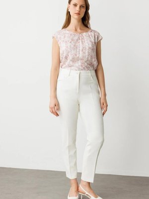 Ekru Beş Cepli Boru Paça Pantolon Ekru Beş Cepli Boru Paça Pantolon