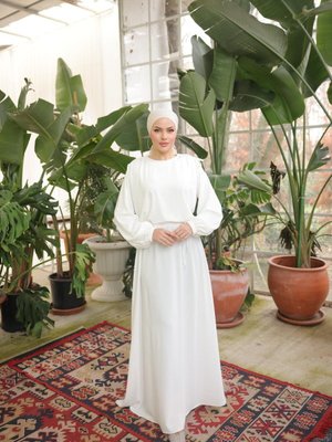 Beyaz Omzu Tünel Detaylı Elbise