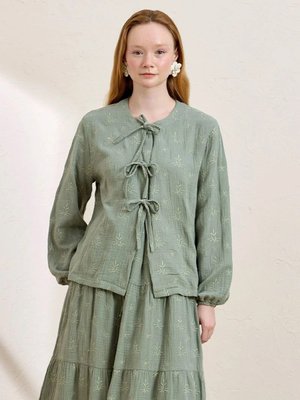 Çağla Fistolu Müslin Fiyonklu Bluz