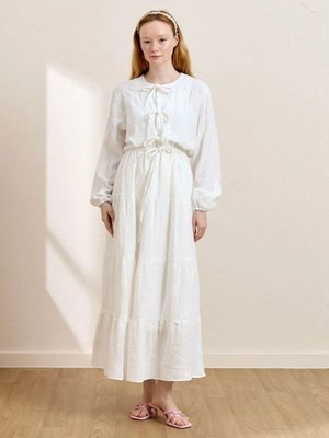 Beyaz Fistolu Müslin Kat Etek & Fiyonklu Bluz Takım