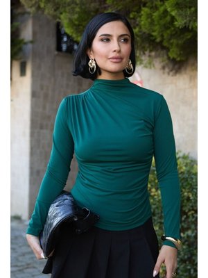 Omuzu Pileli Zümrüt Yeşili Bluz Omuzu Pileli Zümrüt Yeşili Bluz