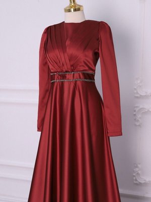 Kırmızı Önü Drapeli Beli Boncuklu Saten Abiye Elbise