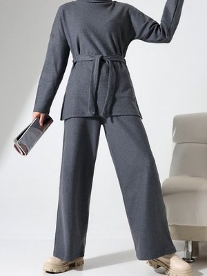 Füme Yarım Boğazlı Kuşaklı Fitilli İkili Takım Füme Yarım Boğazlı Kuşaklı Fitilli İkili Takım