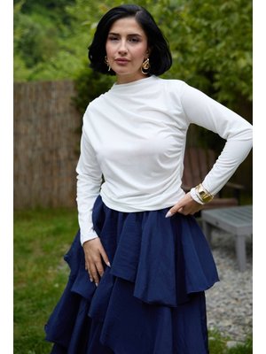 Omuzu Pileli Beyaz Bluz