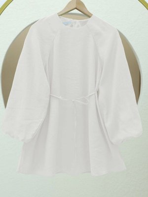 Beyaz Yuvarlak Yaka Beli Bağcıklı Balon Kol Tunik