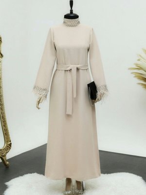 Bej Yakası Ve Kolları Taşlı Tüy Detaylı Bağlıklı Elbise