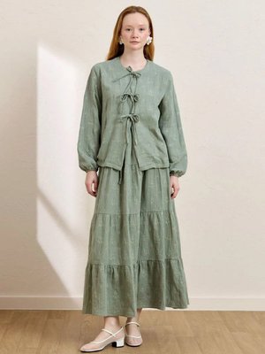 Çağla Fistolu Müslin Kat Etek & Fiyonklu Bluz Takım