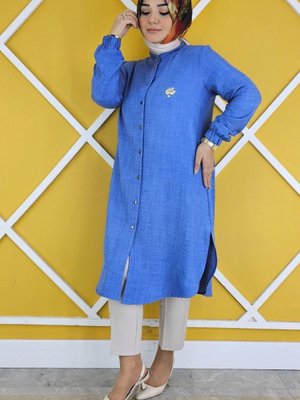 Koyu Mavi Broş Detaylı Manşet Lastikli Ve Büzgülü Gömlek Koyu Mavi Broş Detaylı Manşet Lastikli Ve Büzgülü Gömlek